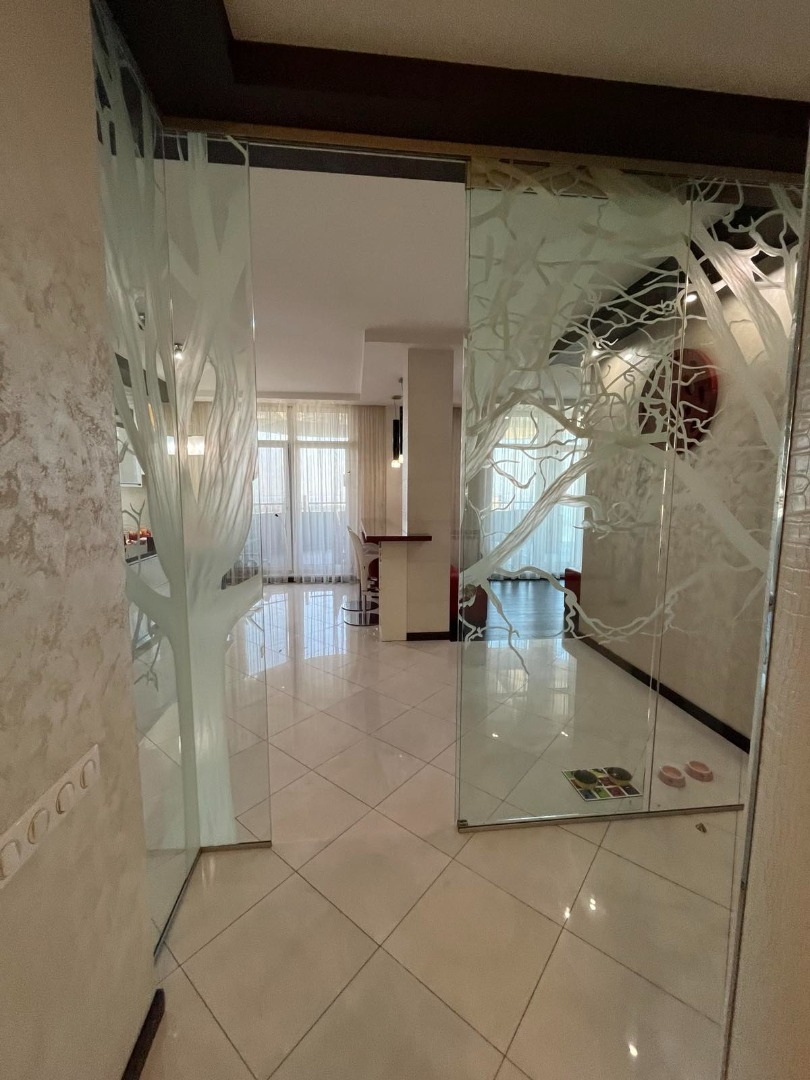 продажа трехкомнатной квартиры номер A-173266 в Приморском районе, фото номер 25